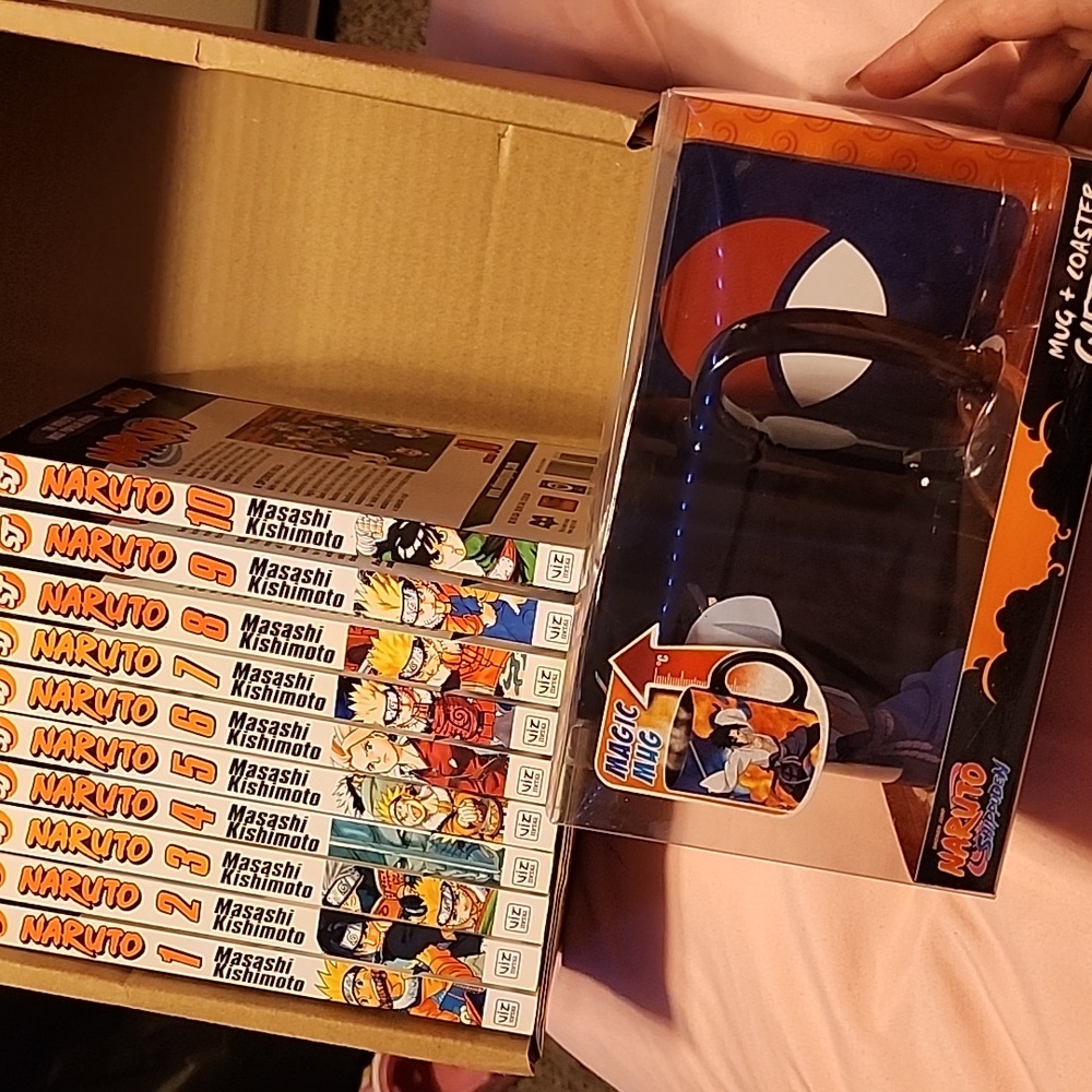Naruto Manga and Mug bundle